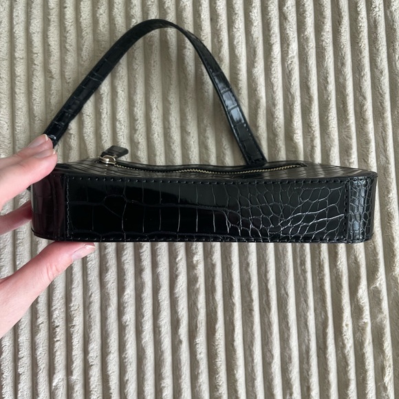 GUESS Black Croc-Pattern Shoulder Bag - Picture 3 of 4